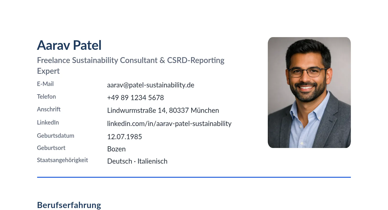 Kopfbereich eines mit JACVault gerenderten Lebenslaufs in deutscher Fassung: Name und Berufsbezeichnung links, darunter die persönlichen Daten in zwei Spalten mit den Feldnamen E-Mail, Telefon, Anschrift, LinkedIn, Geburtsdatum, Geburtsort und Staatsangehörigkeit, rechts oben das Bewerbungsfoto, darunter die Überschrift Berufserfahrung